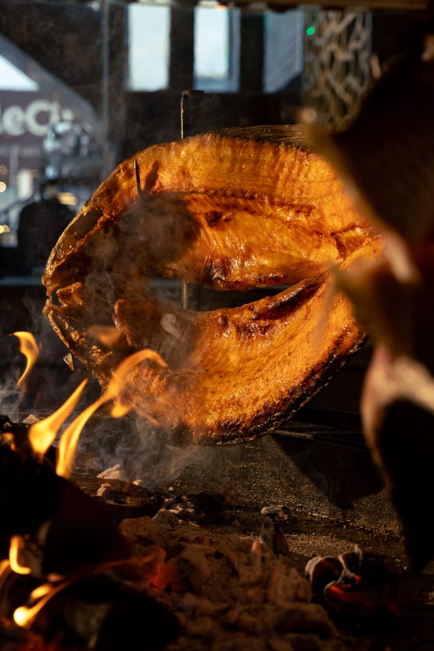 المسكوف أثناء الشوي على الحطب